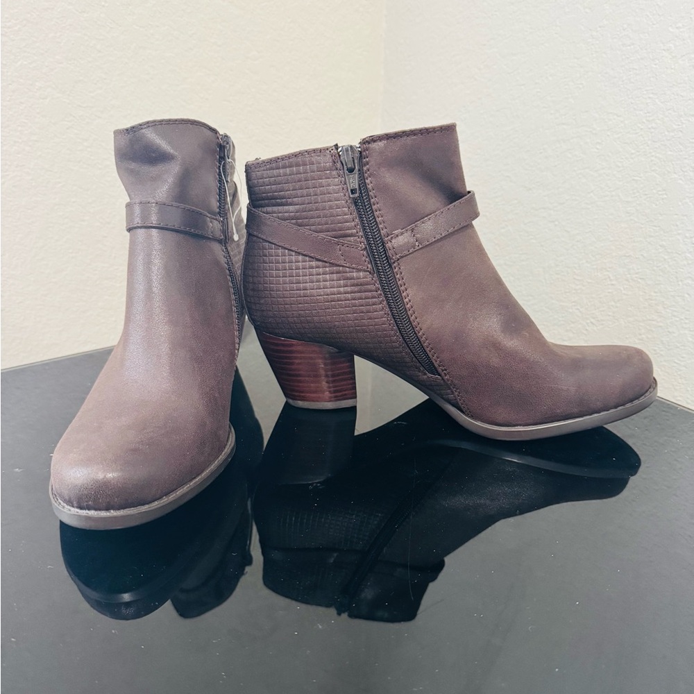 Women's Brown Ankle Boots - Picture 3 of 7